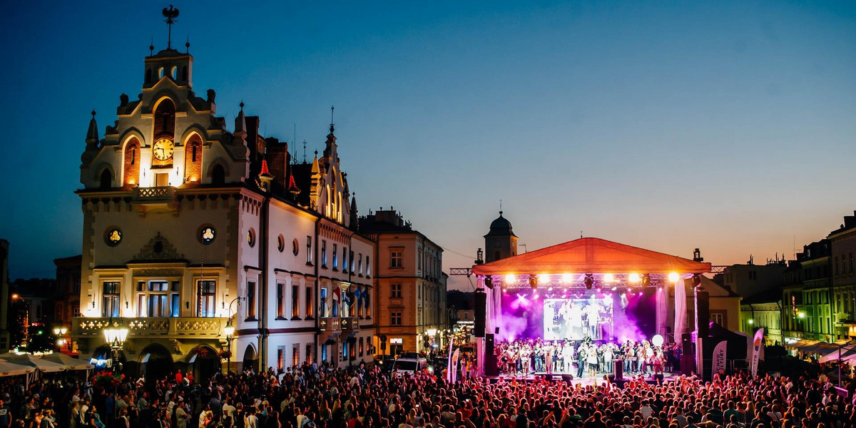 Scena na Rynku, tu odbywać się będą sobotnie i niedzielne koncerty