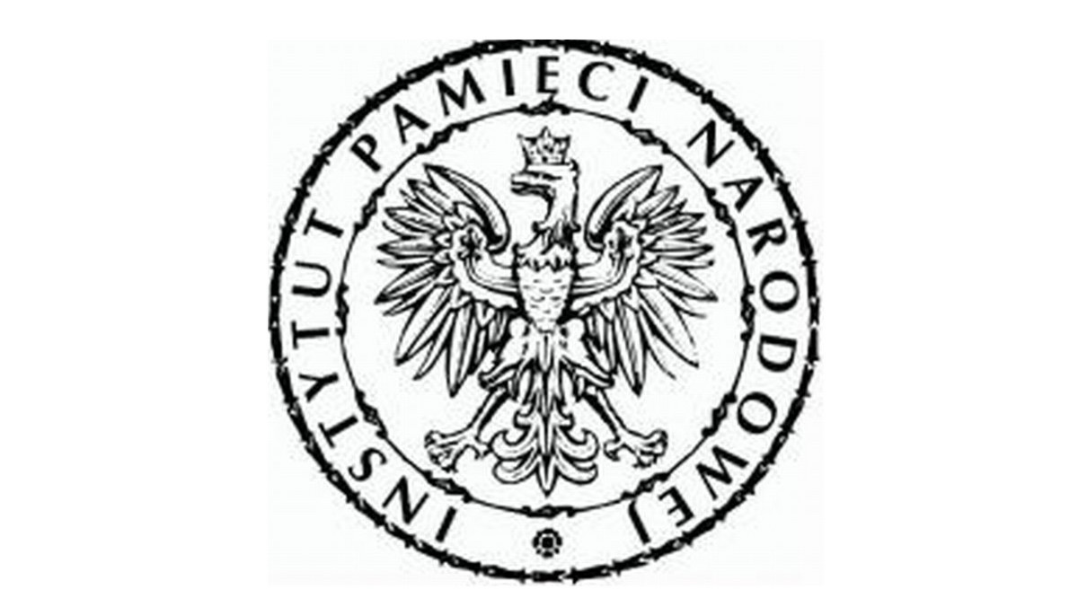 Na cmentarzu w Ciechanowcu specjaliści IPN odnaleźli szczątki dwóch osób, w miejscu domniemanego pochówku braci Marchelów, w 1946 roku skazanych w pokazowym procesie na śmierć i rozstrzelanych w rodzinnej wsi Wojtkowice-Glinna. Materiał genetyczny trafi do badań DNA.