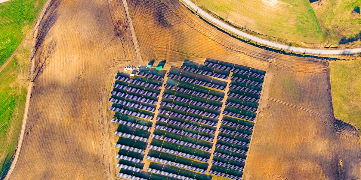 "Cała Europa idzie w kierunku zielonej energii. Biomasa, czy elektrownia wodna nie jest dla zwykłego Kowalskiego. Podobnie jak elektrownia wiatrowa. Zostaje tylko energia ze słońca. Będziemy szli w tym kierunku, bo nie mamy wyjścia."