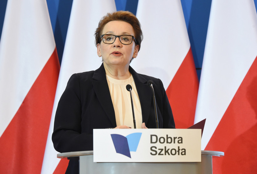 Minister edukacji narodowej Anna Zalewska podczas konferencji prasowej po posiedzeniu rządu