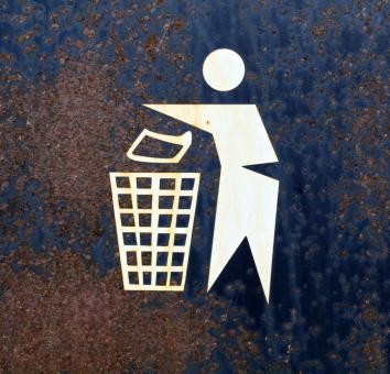 Zwolnienia
<br><br>
Gmina będzie mogła zwolnić z całości bądź z części opłat właścicieli nieruchomości, na których mieszkają mieszkańcy, których dochód nie przekracza kwoty uprawniającej do świadczeń pieniężnych z pomocy społecznej wynikających z ustawy o pomocy społecznej