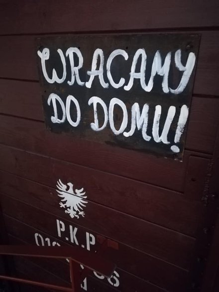 Napisy na wagonach z ludźmi jadącymi na ziemie "odzyskane"