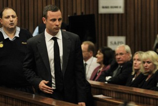 Rozpoczął się proces Oskara Pistoriusa: Na sali matka Reevy Steenkamp
