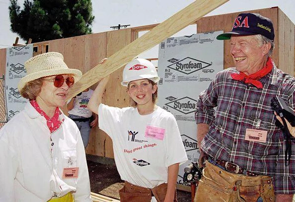 Pošto je napustio Belu kuću, predsednik Džimi Karter je volontirao u Staništu za humanost i osnovao Karterov centar | Foto: Getty Images