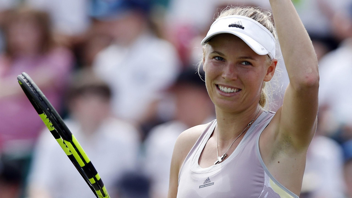 Kłopoty ze skręconą kostką uniemożliwiły Dunce polskiego pochodzenia występy w większości imprez na kortach ziemnych. Caroline Wozniacki nie zagrała m.in. w wielkoszlemowych French Open. Teraz była liderka światowego rankingu w pierwszej rundzie Aegon Open w Nottingham pokonała świetnie ostatnio prezentującą się Turczynkę Caglę Buyukakcay 7:5, 6:3.