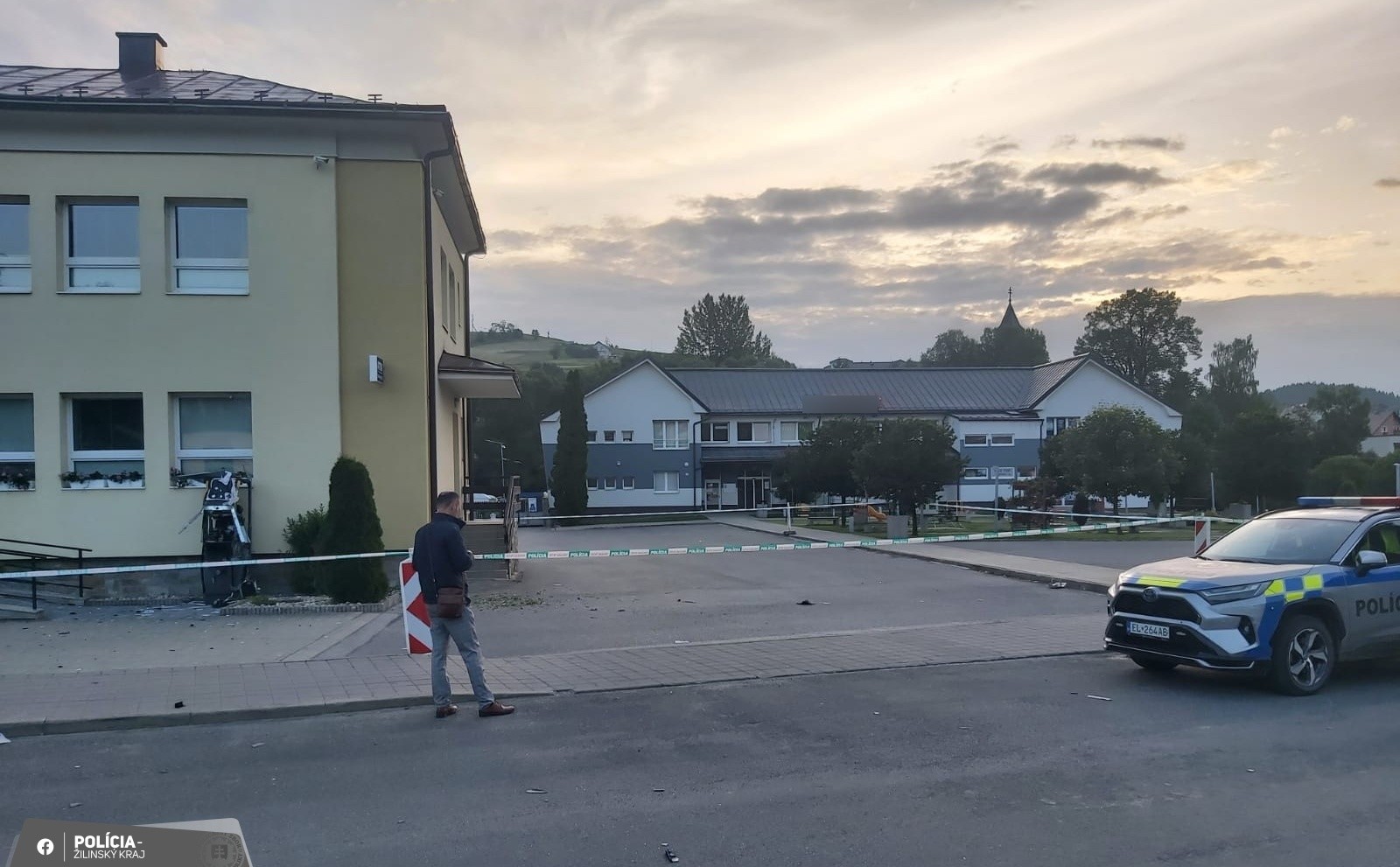 Na mieste sú aj experti z kriminalistického a expertízneho ústavu.