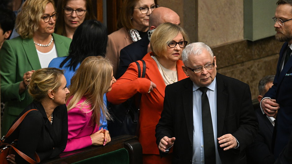 Jarosław Kaczyński z posłankami PiS