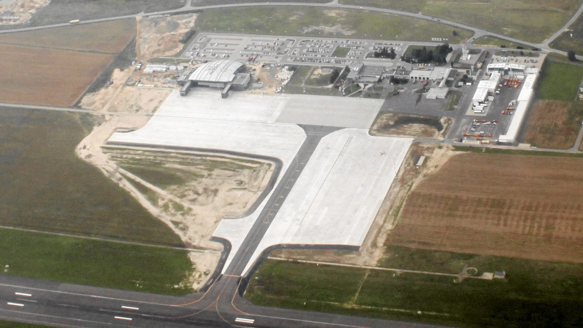 15 miesięcy trwała budowa nowego terminalu pasażerskiego na podrzeszowskim lotnisku w Jasionce (Podkarpackie). Inwestycja kosztowała prawie 100 mln zł. Pierwsi pasażerowie będą odprawiani w nowym budynku w kwietniu tego roku.