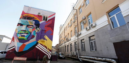 Zareaguje jak płachta na byka?! Messi mieszka na przeciwko muralu z Ronaldo!