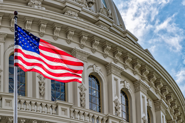 Amerykańska flaga na Kapitolu