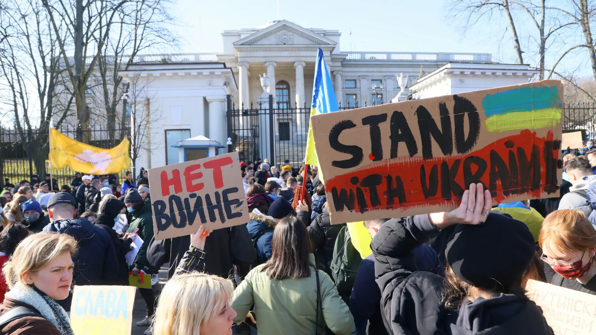 Solidarni z Ukrainą. Demonstracje w miastach w całej Polsce