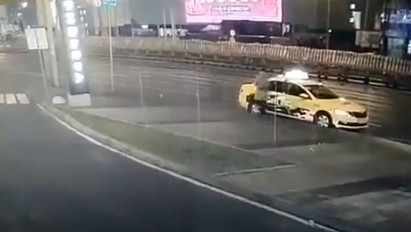 Ez szörnyű: elszabadult teherautókerék ölte meg a nőt – videó (18+)