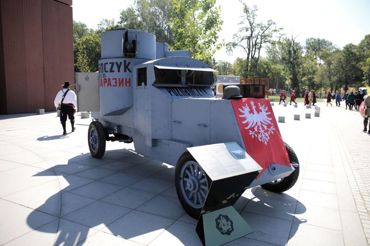 Replika samochodu pancernego Austin-Putiłow „Poznańczyk”