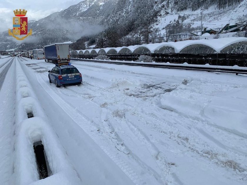 Koszmar w Alpach. Tysiące osób było uwięzionych na autostradzie ponad dobę!