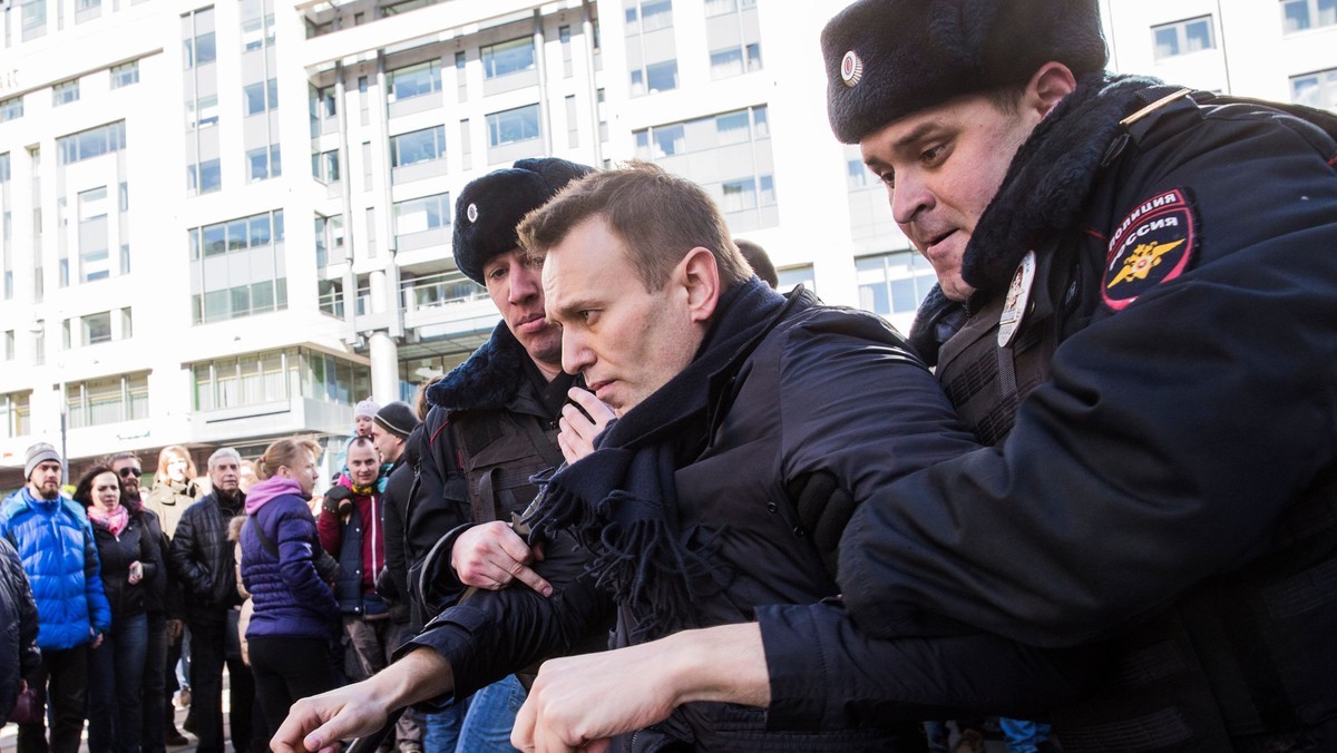 Unia Europejska wezwała Rosję do jak najszybszego wypuszczenia na wolność uczestników pokojowych demonstracji, zatrzymanych podczas protestów przeciw korupcji zwołanych przez opozycjonistę Aleksieja Nawalnego.