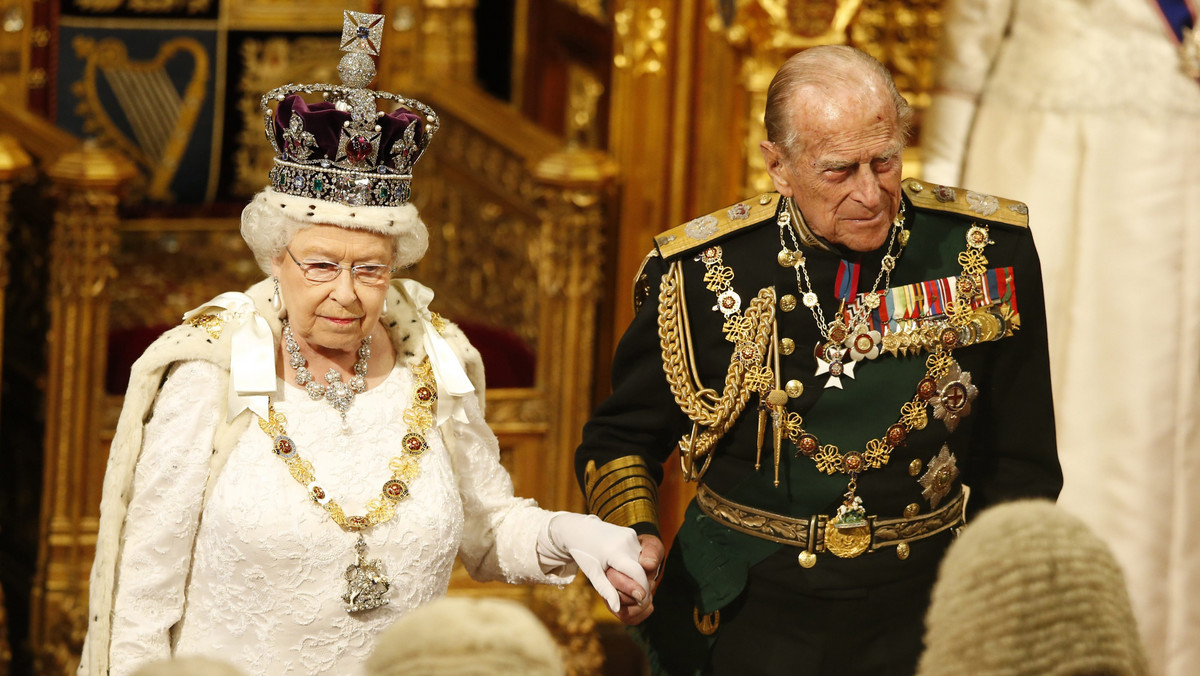 Królowa Elżbieta II wygłosiła dziś w Izbie Lordów mowę tronową, w której przedstawiła plany rządu premiera Davida Camerona. Mowa tronowa tradycyjnie otwiera nową sesję brytyjskiego parlamentu.
