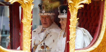 Koronacja Karola III i Camilli dobiegła końca. Para królewska odjechała złotą karetą [RELACJA NA ŻYWO]