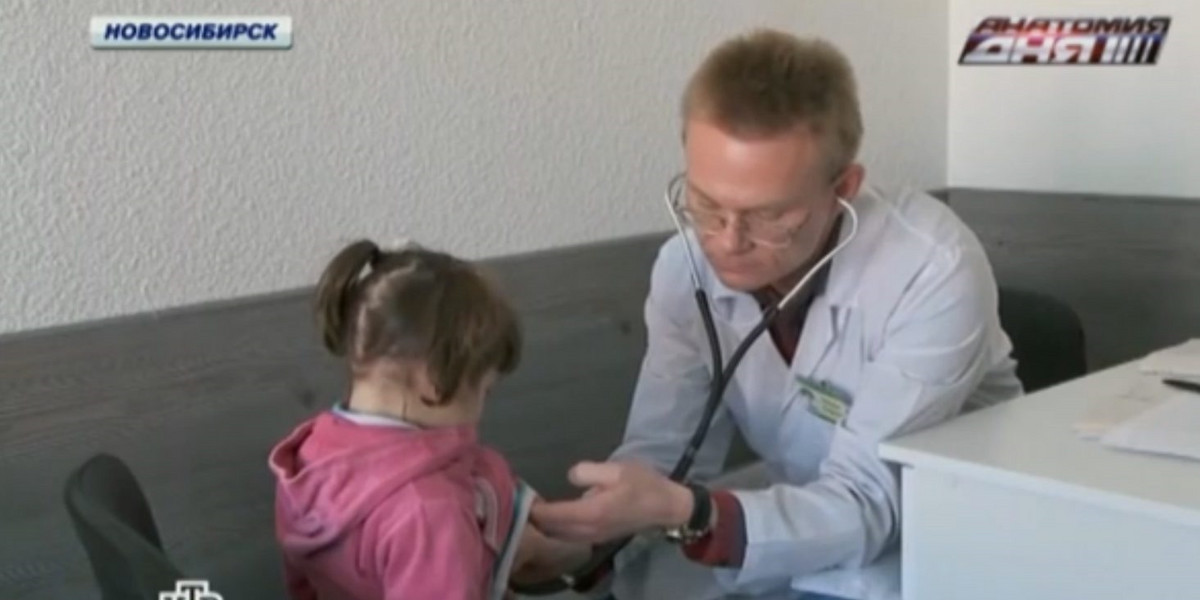 5-letnia Alina z Nowosybirska nakarmiła dzieci narkotykami