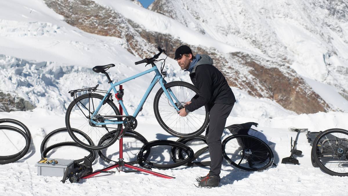 Test opon zimowych do rowerów. Czy da się jeździć rowerem po śniegu i  lodzie?