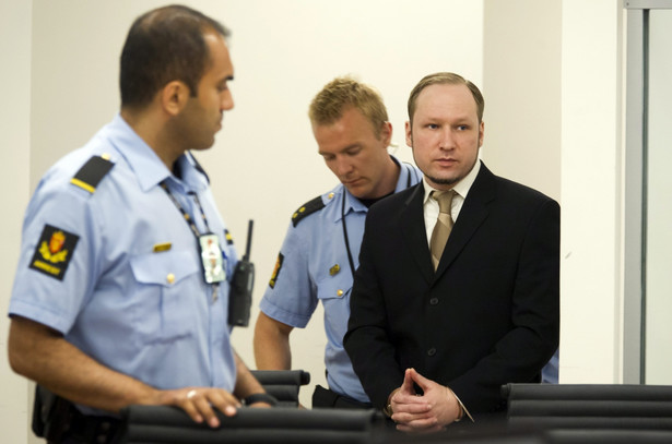 Świadek: Breivik pudrował twarz i zoperował nos