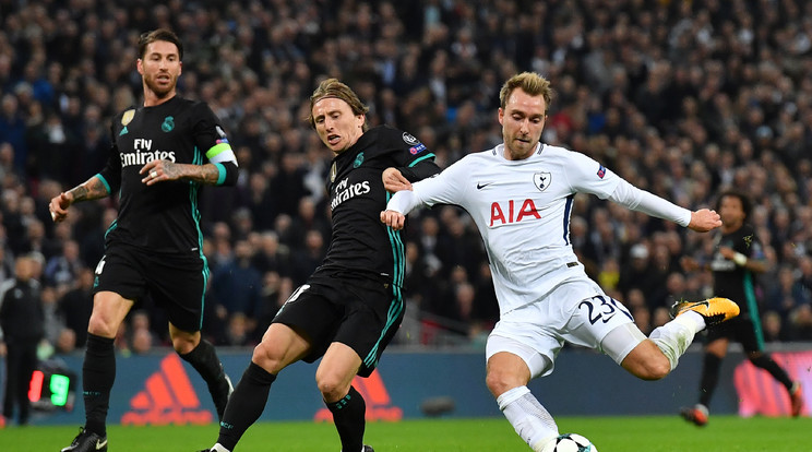 A Christian
Eriksennel (jobbra) felálló Tottenham 3-1-re verte a Sergio Ramosszal
(balra) és Luka Modriccsal pályára lépő
Realt /Fotó: AFP