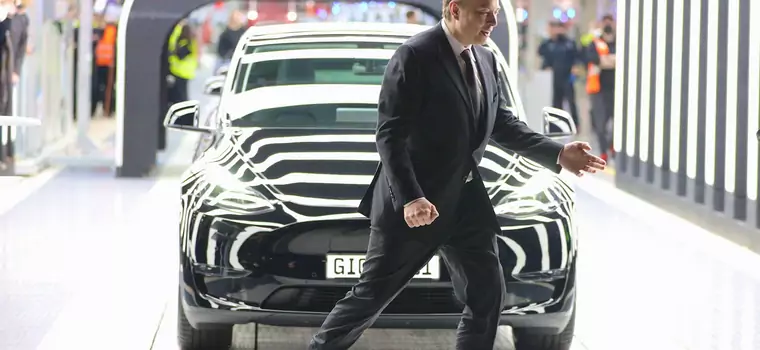 Popisowy taniec Elona Muska na otwarciu fabryki Tesli pod Berlinem [Nagranie]