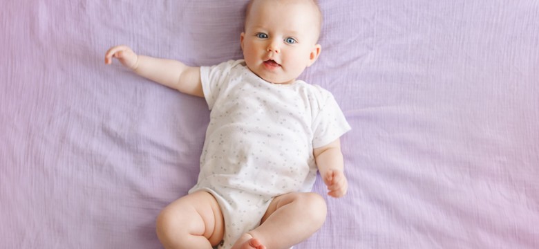 "Dziecko przelewa się przez ręce"... Jak rozpoznać zaburzenie napięcia mięśniowego?