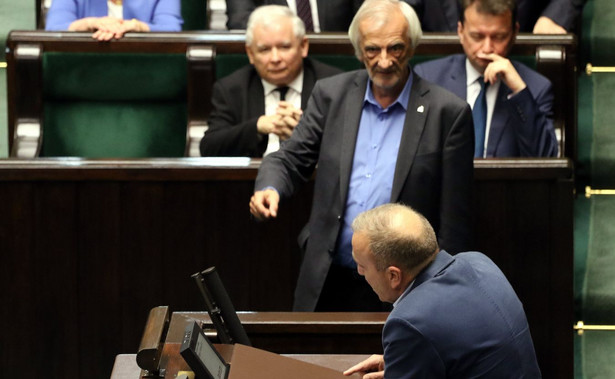 Kaczyński planuje objazd po kraju. Schetyna: PiS zaczyna tracić grunt pod nogami