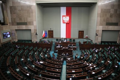 Czternasta emerytura dla 9,1 mln osób. Sejm uchwalił ustawę
