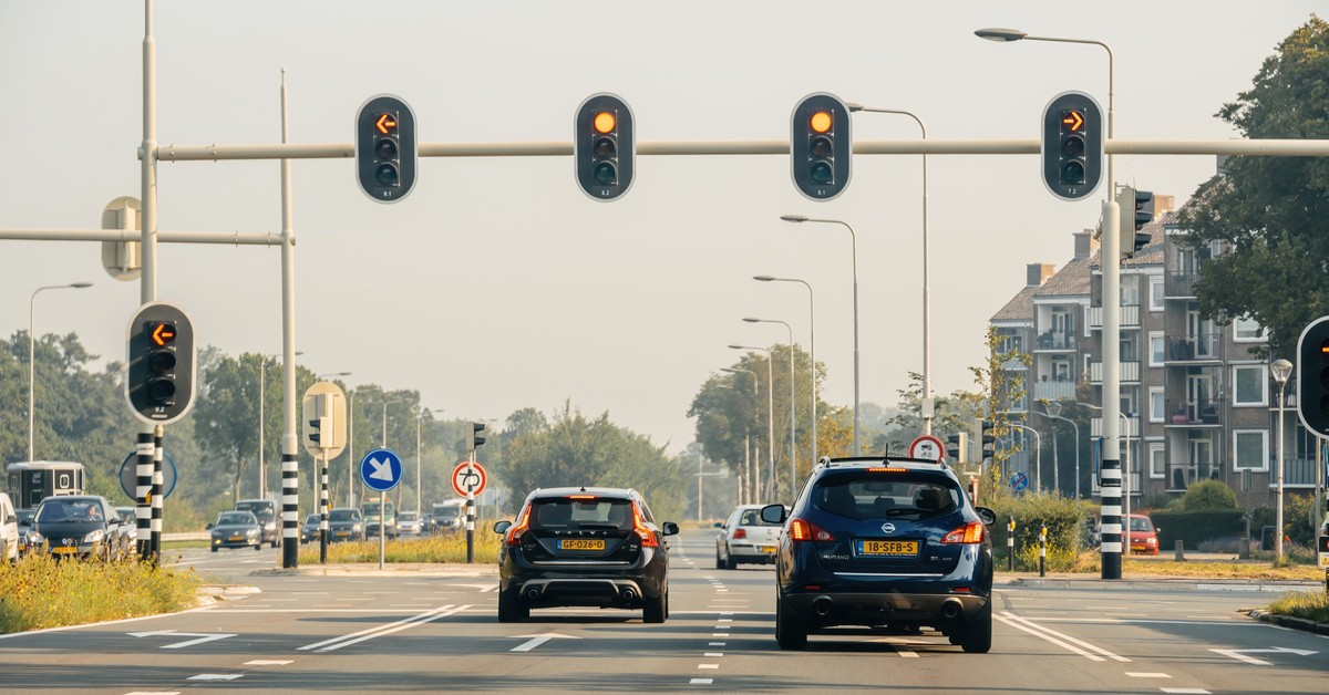 Ujawniono najbardziej „dochodowe” skrzyżowania w Polsce. Kierowcy płacą tu miliony złotych w mandatach