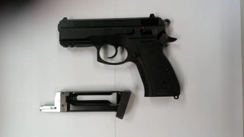 Pištolj zaplenjen prilikom hapšenja Srba i Hrvata