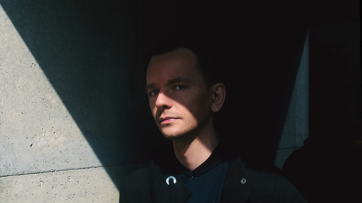 Paweł Milewski, ukrywający się pod pseudonimem PASTS, wydał swoje debiutanckie EP. Materiał nosi tytuł "Inner Hiss". Wydawnictwo jest zapowiedzią pełnej płyty artysty, która ma ukazać się jesienią 2016 roku.