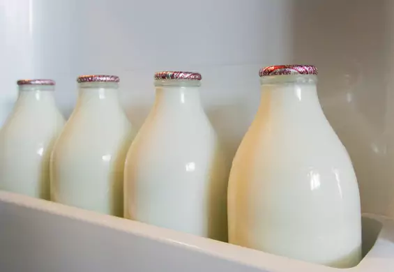 Carrefour wprowadza opakowania wielorazowe. Czy wrócą zwrotne butelki na mleko?