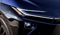 Nowa Toyota wjeżdża do salonów. Jest mocna, szybka i wygodna. Ile kosztuje?