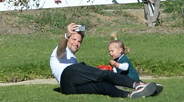 Bradley Cooper imádja
kislányát, Lea De Seinét,
sok időt töltenek együtt
és gyakran játszanak / Foto: Northfoto