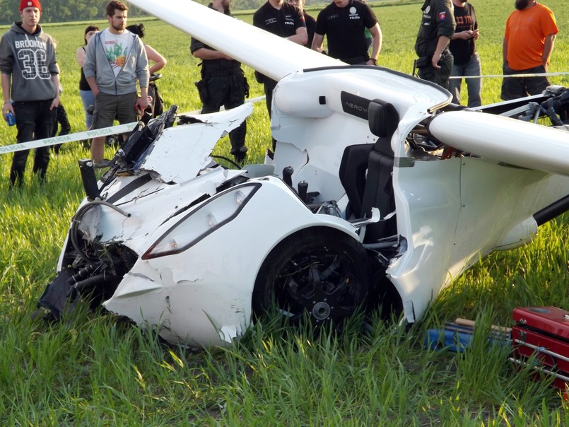 Aeromobil to słowacki wynalazek krzyżujący auto i samolot. Ten wehikuł miał podbić świat. Jednak podczas próbnego lotu nie wszystko poszło po myśli konstruktorów…