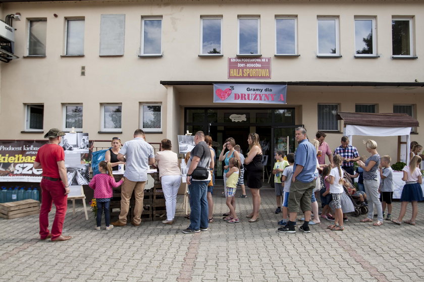 Żory. Mieszkańcy Rogoźnej zorganizowali piknik i zbiórkę pieniędzy dla trojaczków