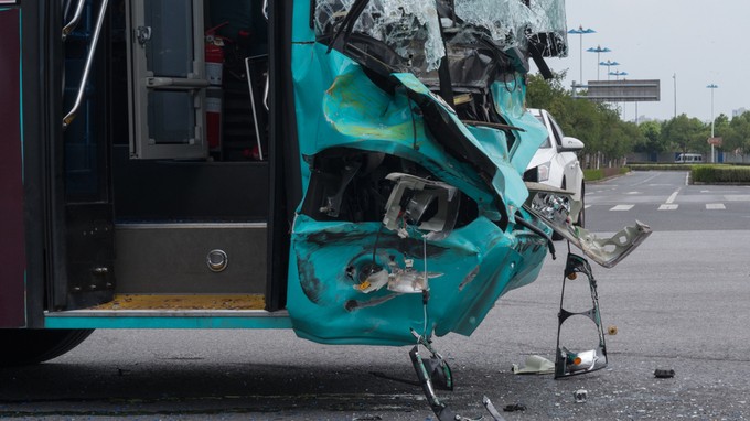 12-en haltak meg egy buszbalesetben Zágrábban