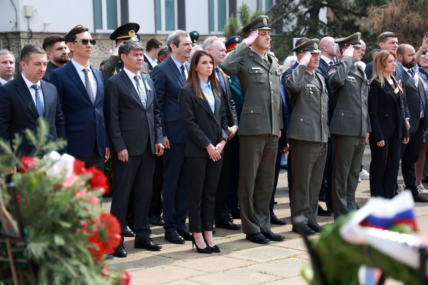 Polaganje venaca na Groblju oslobodilaca 
