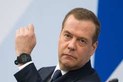 Miedwiediew zapienił się po słowach Sikorskiego. Groźby w stronę NATO