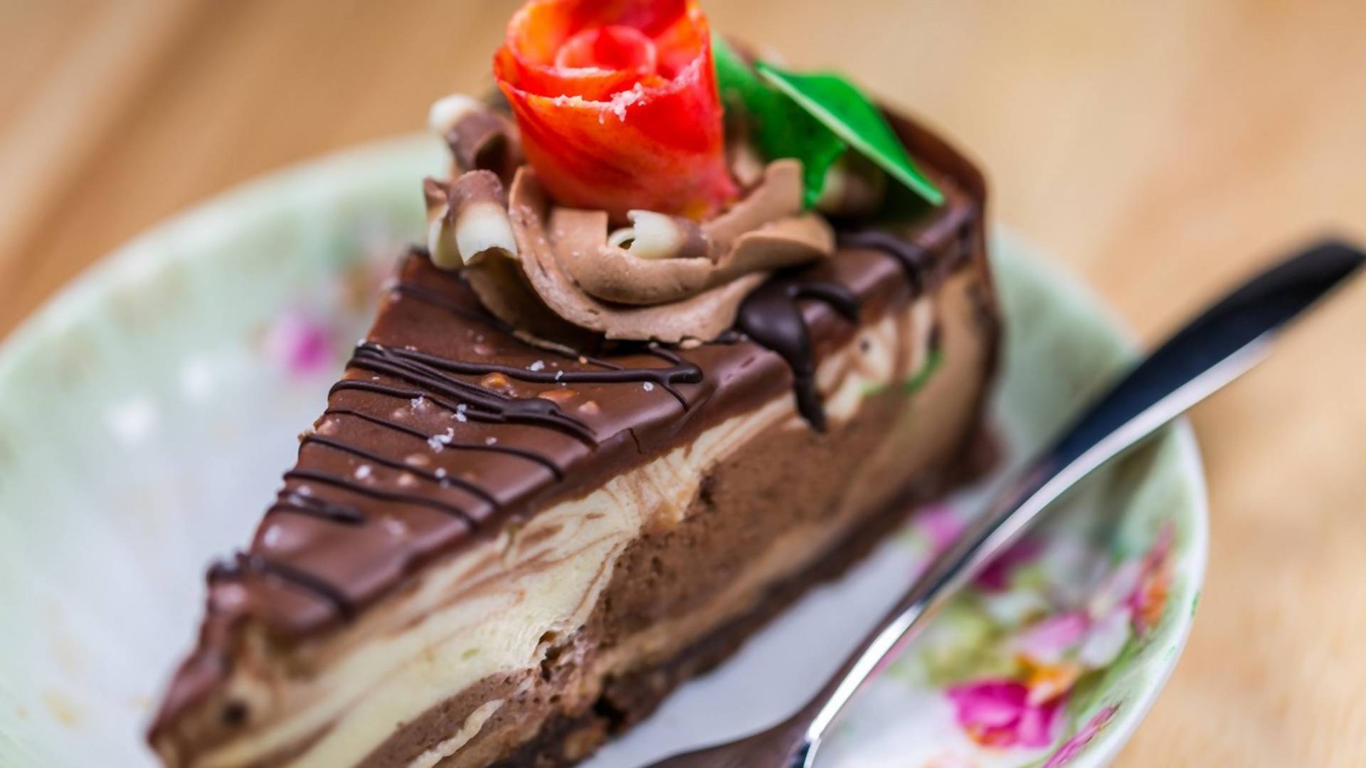 Brza čokoladna plazma torta od samo 7 sastojaka biće zvezda vašeg slavlja