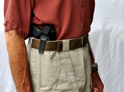 Policjant zabierze pistolet na wakacje