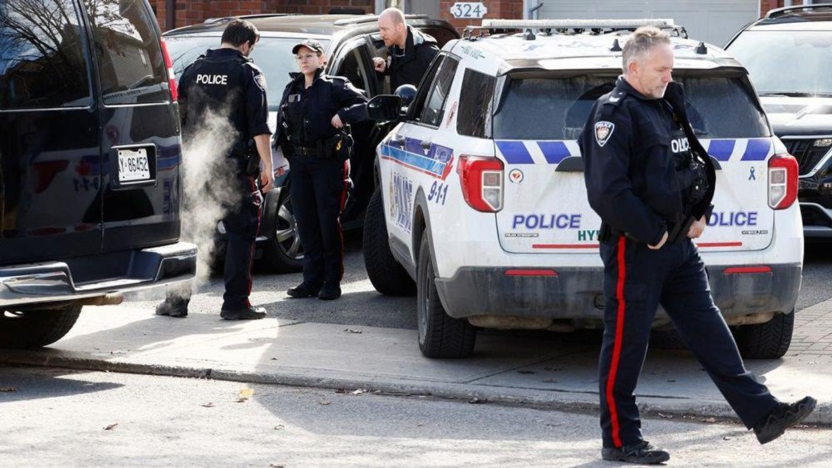 Kanadski policajci na uviđaju (arhivska fotografija) | Foto: Reuters