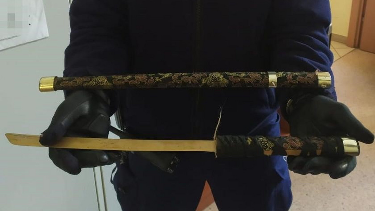 53-letnia kobieta aresztowana za usiłowanie zabójstwa maczetą i mieczem