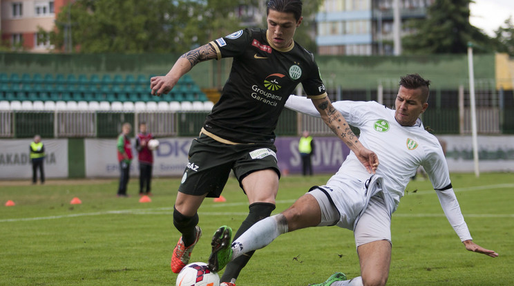 Hrepka, a Szombathely és Besic, a Ferencváros játékosa az 2014-ben lejátszott bajnoki meccsen. / Fotó: MTI / Varga György