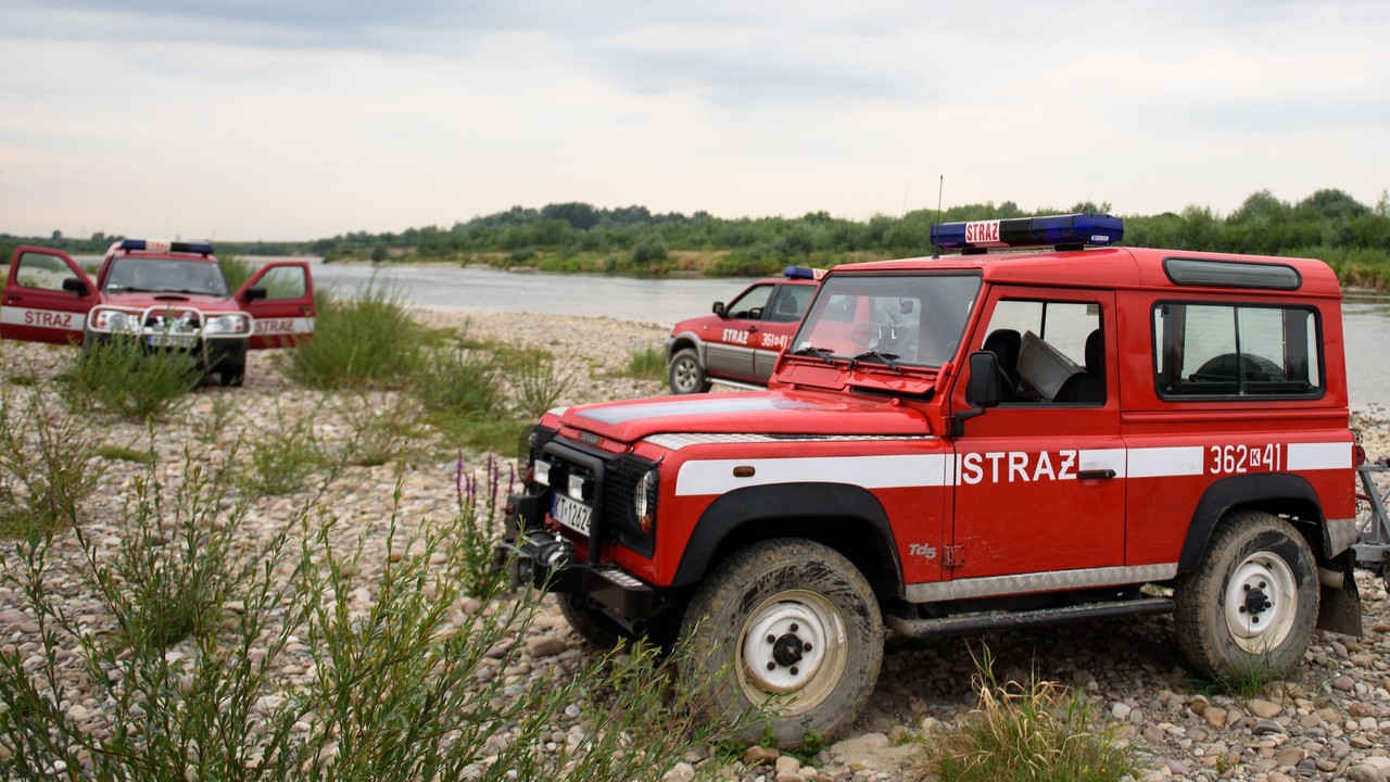Tragiczny finał poszukiwań w Dunajcu. Wyłowiono ciągnik i ciało mężczyzny
