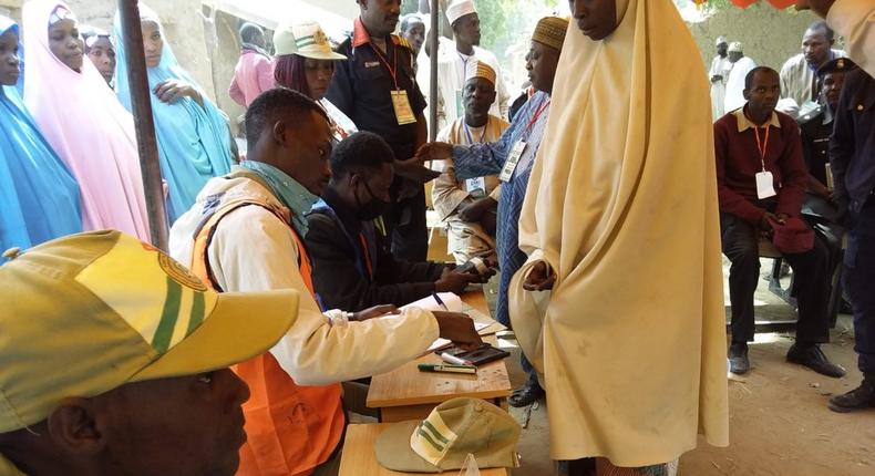 Voting taking place in Dugmani village voters of Zaki LGA of Bauchi during the supplementary elections. (NAN)