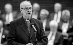 Zmarł biskup Jan Szarek. Chorował na Covid-19