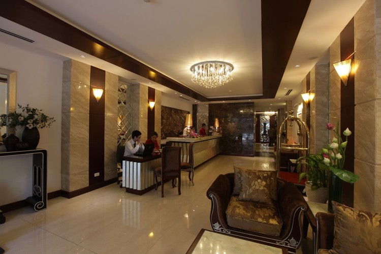 9. miejsce: Hanoi Elegance Diamond Hotel, Hanoi, Wietnam.
“Ten hotel przerósł nasze oczekiwania: zaczynając od przemiłej obsługi, poprzez liczne szczegółowe mapy informacyjne, po pięknie urządzone pokoje. Śniadania to kolejny punkt na plus: dostępny jest ogromny bufet, oraz osobne dania z menu, a wszystko to wliczone w cenę pokoju.”