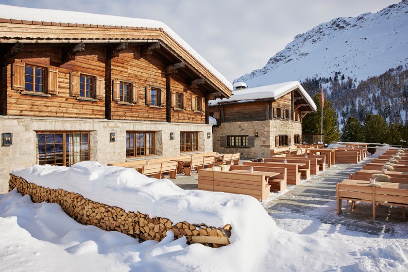 Bravant la crise sanitaire, l’équipe du Berghuus Radons a démarré les travaux de rénovation et les portes du nouvel hôtel ont pu rouvrir.